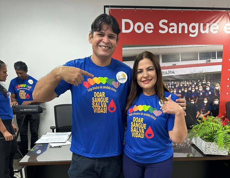 Doador Maximiliano e diretora do Hemocentro Shirlene.jpeg Doador Maximiliano e diretora do Hemocentro Shirlene.jpeg