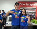 Doador Maximiliano e diretora do Hemocentro Shirlene.jpeg