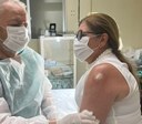 A diretora administrativa do hospital, Cláudia Medeiros foi uma das pacientes desta quarta-feira (17).jpg