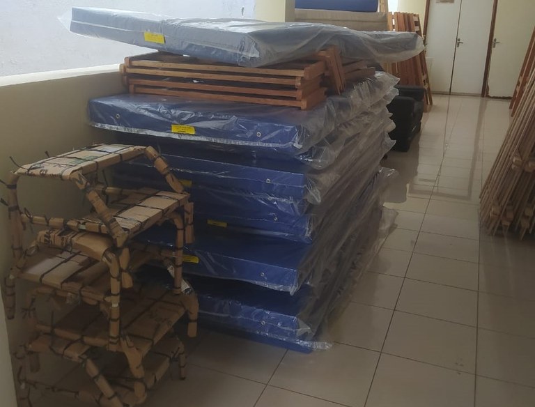 As novas escadas de leito e os novos colchões.jpg
