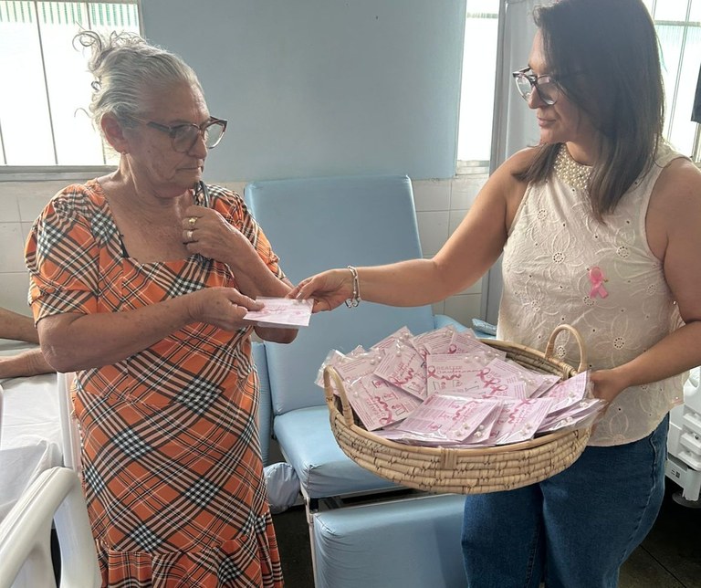 As pacientes também foram envolvidas na programação do Outubro Rosa.jpg