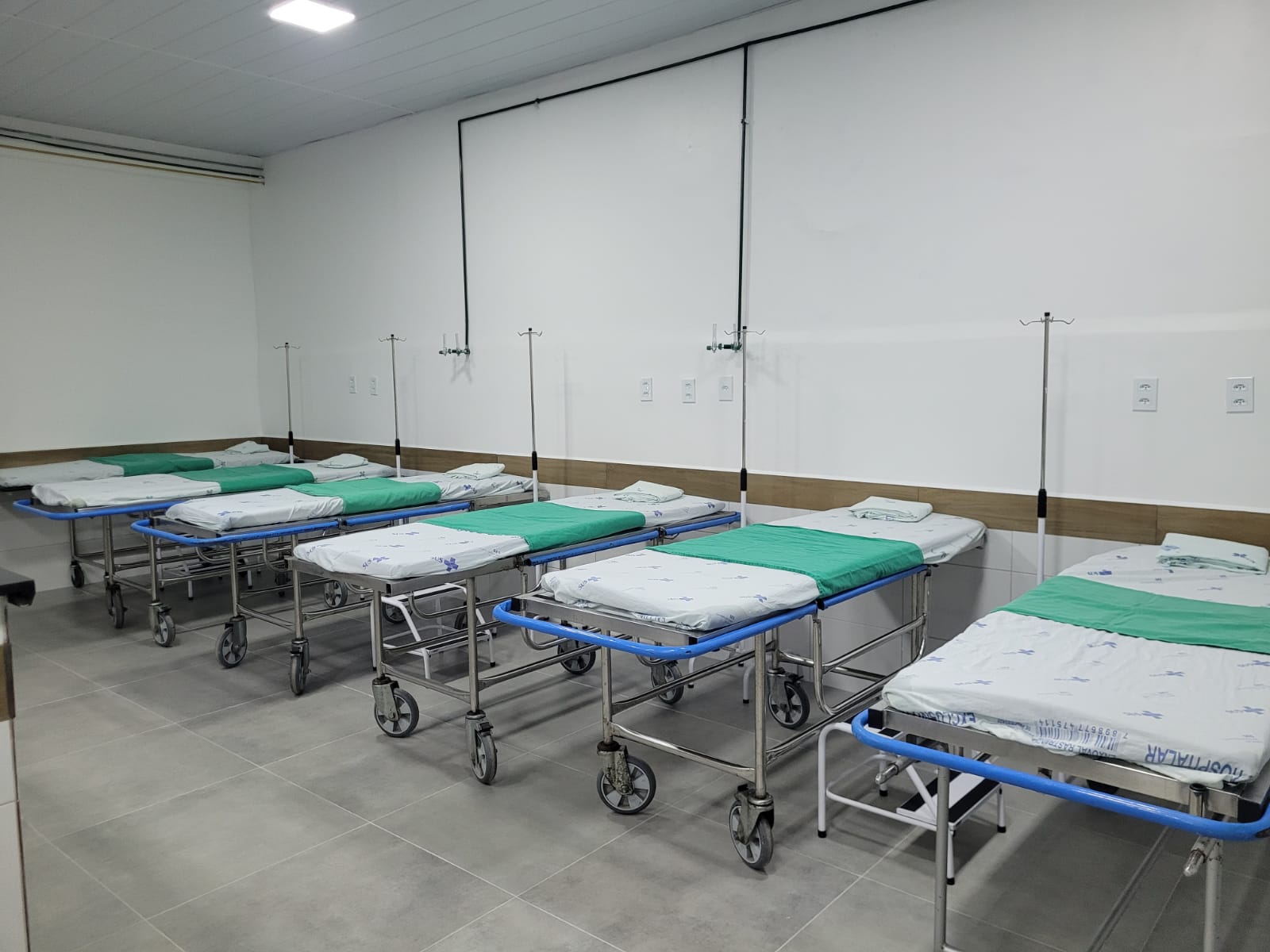 Neste espaço da nova Área Amarela ficarão pacientes menos graves e em observação.jpg