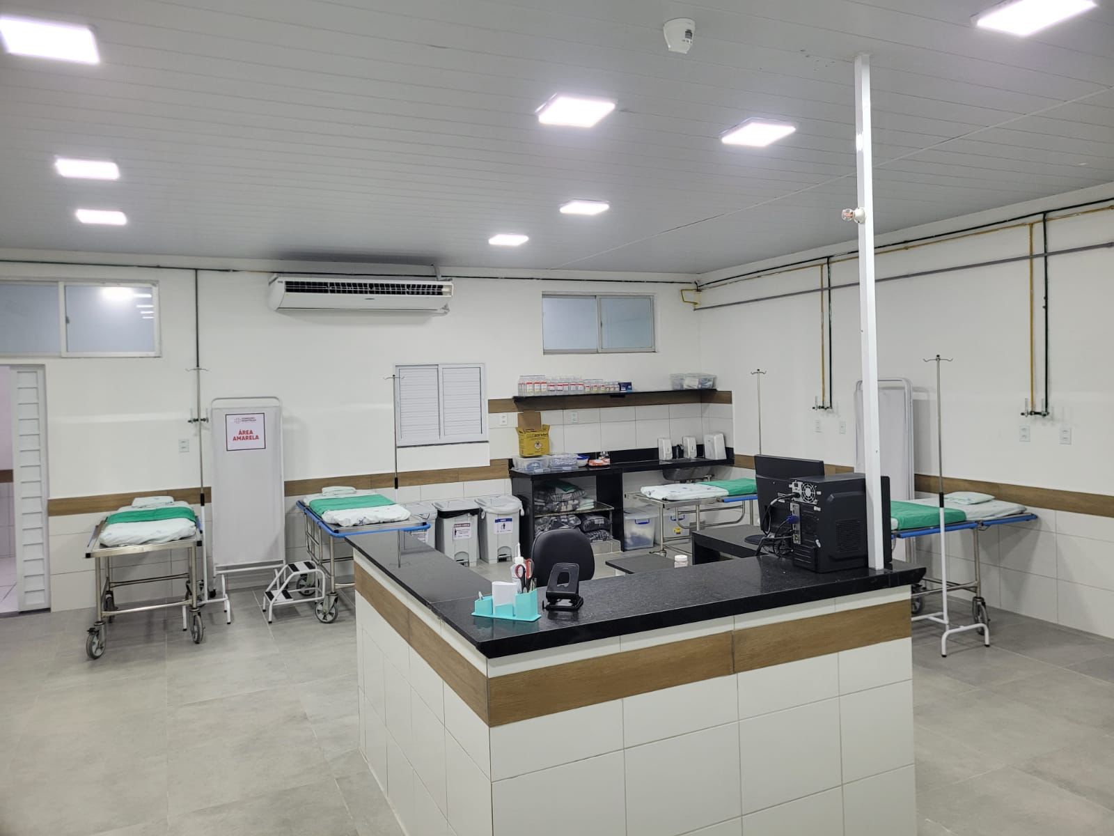 Posto de Enfermagem dentro da nova Área Amarela onde ficarão pacientes menos grave.jpg