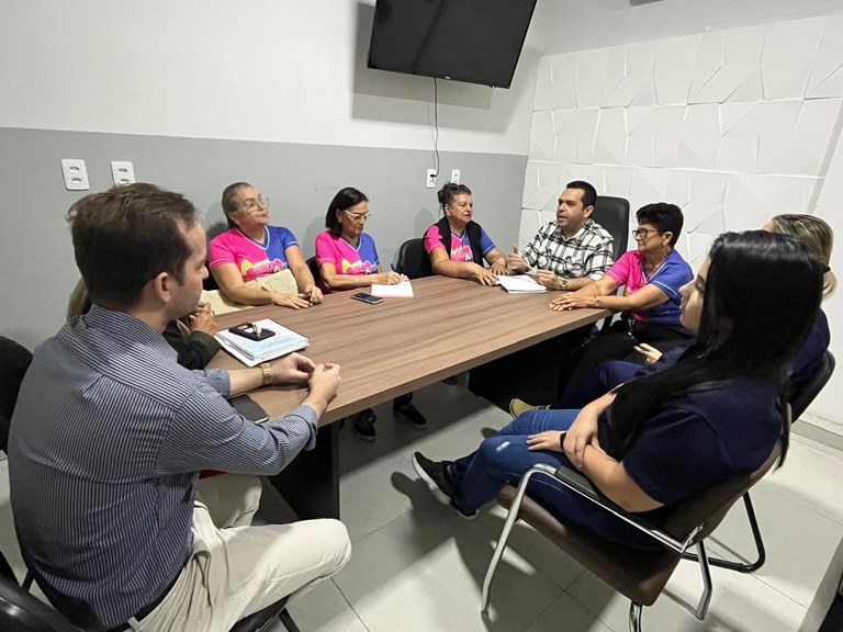 Reunião de formalização da parceria Hospital de Patos e Casa de Apoio Amigas Viva a Vida.jfif Reunião de formalização da parceria Hospital de Patos e Casa de Apoio Amigas Viva a Vida.jfif