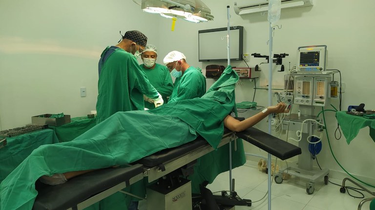 1° cirurgia realizada nesta segunda na Ginecam foi ortopédica.jpeg