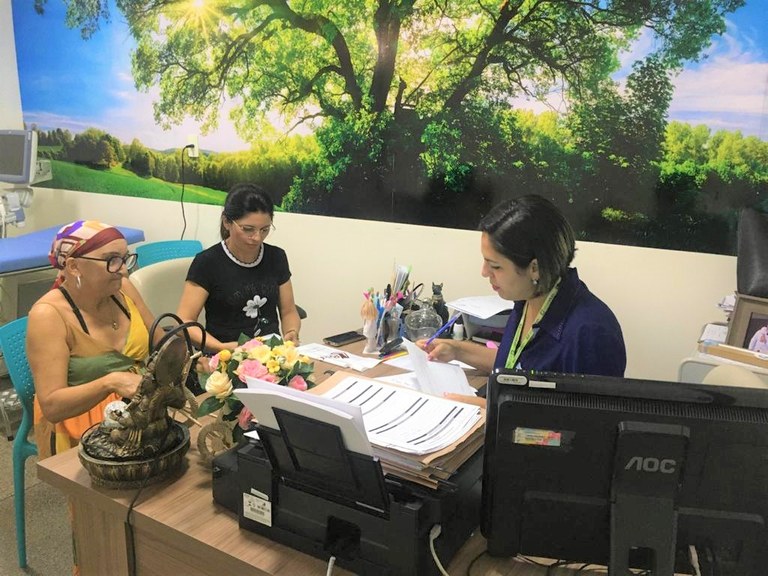 Dra. Nayarah Castro em atendimento no ambulatório do Hospital do Bem (1).jpeg Dra. Nayarah Castro em atendimento no ambulatório do Hospital do Bem (1).jpeg