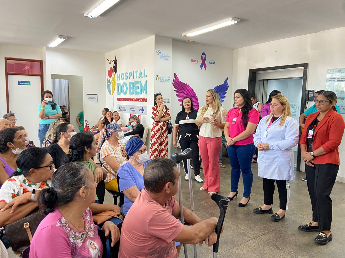Equipe do Hospital de Patos homenageia as mães pacientes.jpg
