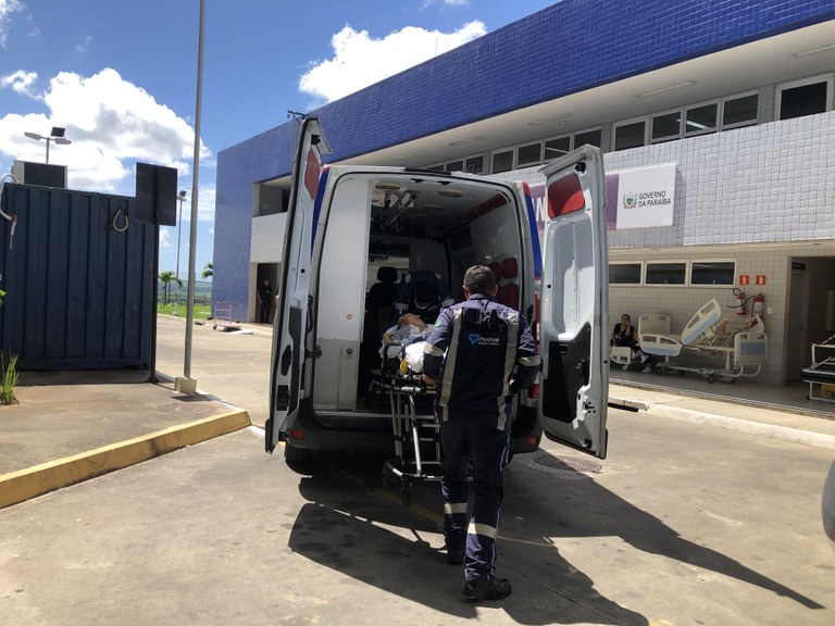 Paciente que passou por tratamento de tumor intracraniano recebe alta no Hospital Metropolitano (2).JPG