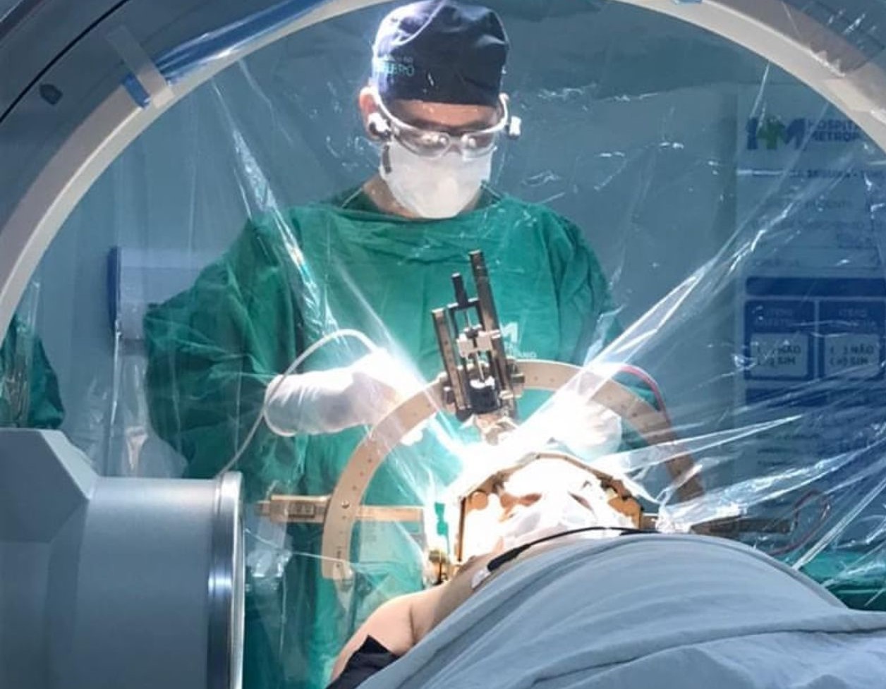 Hospital Metropolitano oferece atendimento a pacientes com Parkinson e realiza cirurgias 1.jpeg