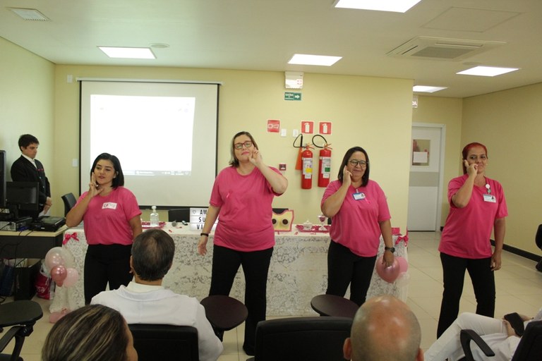 outubro rosa-metropolitano.JPG