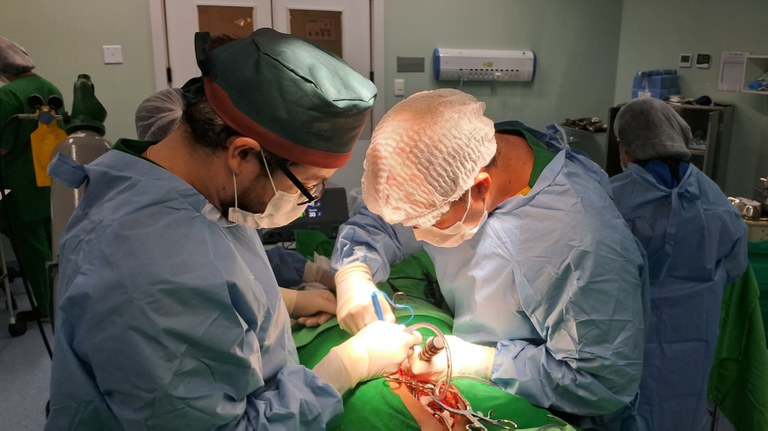 Esperança renovada_ Diagnosticada com escoliose idiopática do adolescente, jovem passa por cirurgia de correção da deformidade no Hospital Metropolitan3.jpg