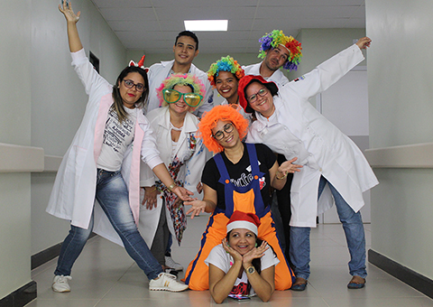 ses-volutarios-da-santa-emilia-de-rodat-realizam-atividade-no-hosp-metropolitano-1.jpg