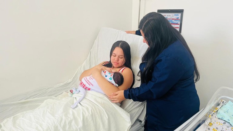 Hospital Regional de Guarabira fortalece contato mãe-bebê com “Tops maternais” e mantas para recém-nascidos 2.jpeg