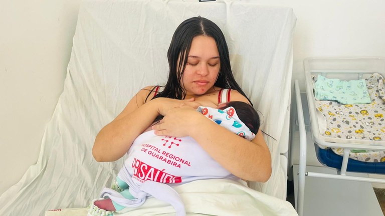 Hospital Regional de Guarabira fortalece contato mãe-bebê com “Tops maternais” e mantas para recém-nascidos 3.jpeg