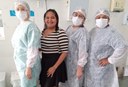 Profissionais do hospital com Márcia.jpg