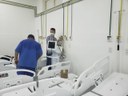 Técnicos fazem os últimos ajustes de equipamentos na nova UTI do Complexo de Patos.jpg