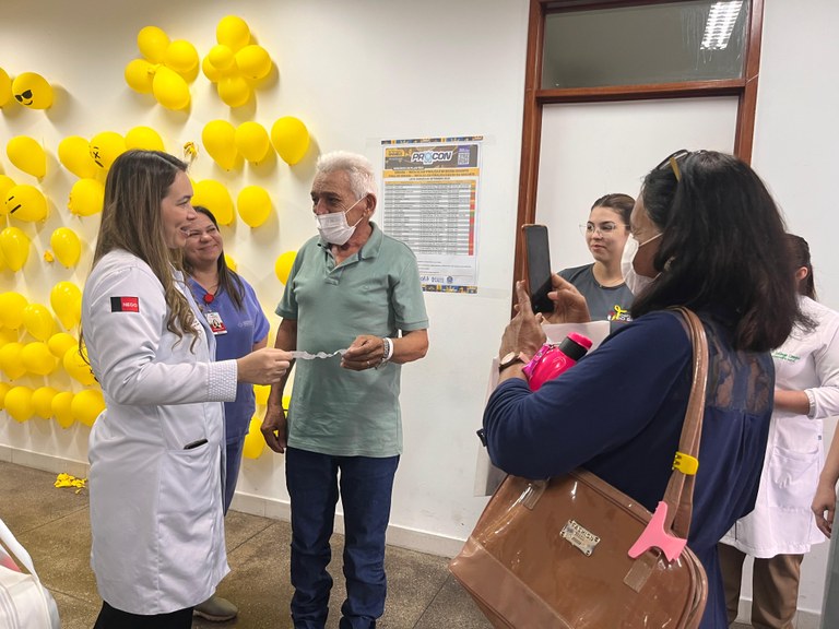 Pacientesm funcioáros e acompanhantes participaram da dinâmica .jpg