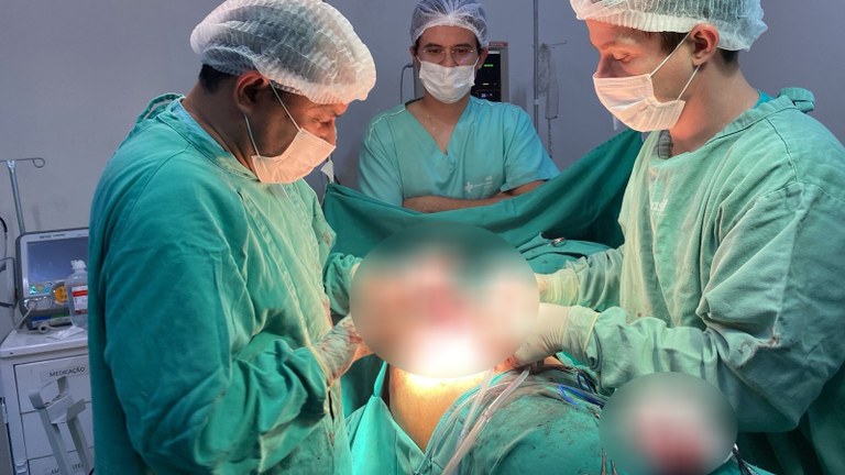Após a cirurgia o paciente foi encaminhado a UTI onde permanecerá por, pelo menos, 48h.jpg