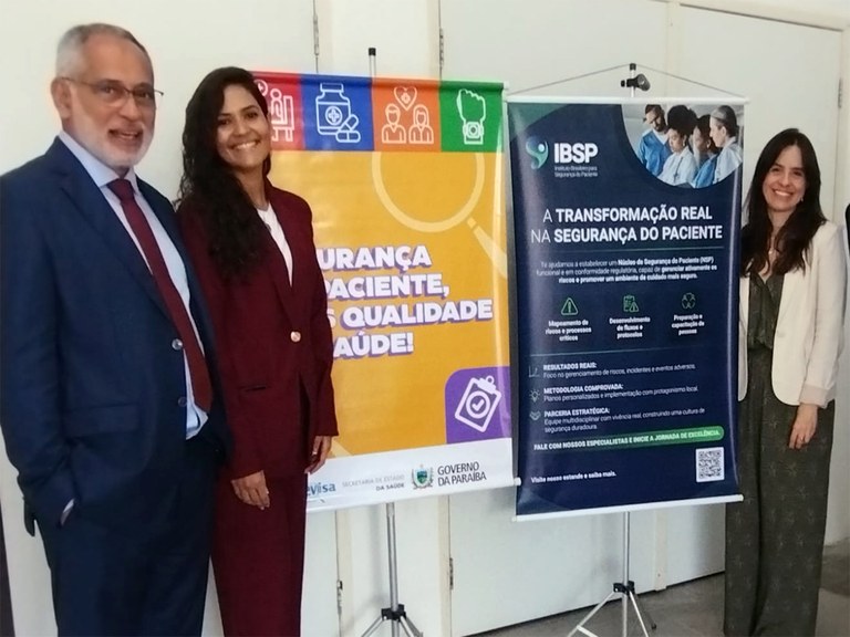 José Branco, Rafaella Anicésio e Karina Pires em Oficina sobre Segurança do Paciente (02).jpg