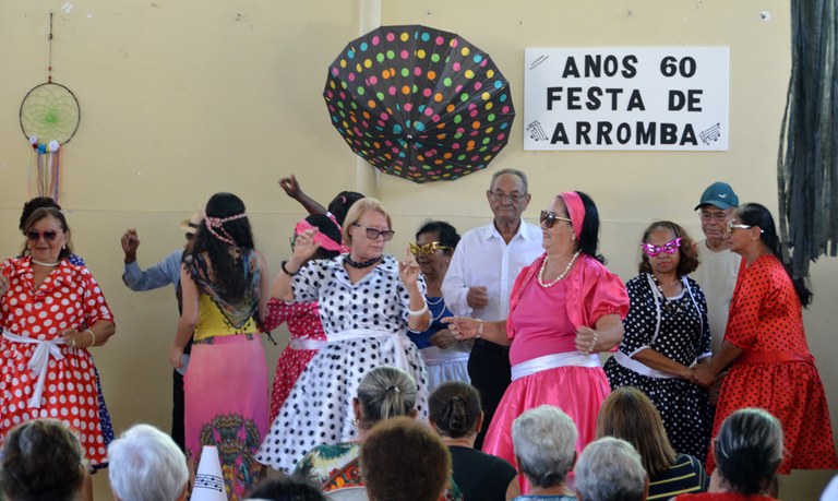 24-10-18-Anos-60-Festa-de-Arromba-no-CSU-de-Mandacaru-Foto-Alberto-Machado-33.jpg