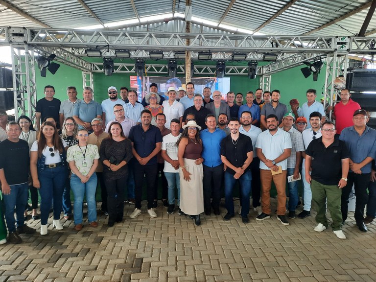 Foto dos participantes do encontro com o secretário Joaquim Hugo e o vice-governador Lucas Ribeiro.jpg