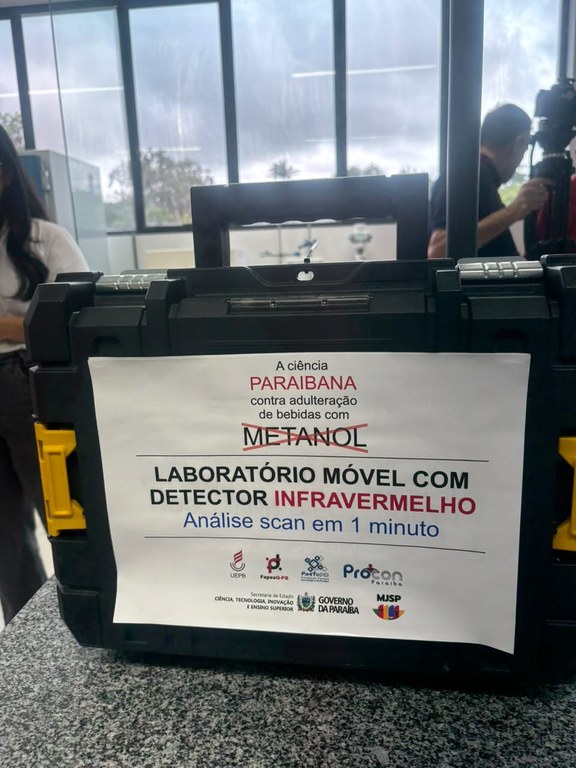 Lab-Móvel com detector de metanol - Foto Helda Suene.jpeg