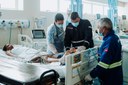 Internada com doença rara no Hospital Metropolitano, jovem é levada para ver o mar em ação de humanização2.jpeg