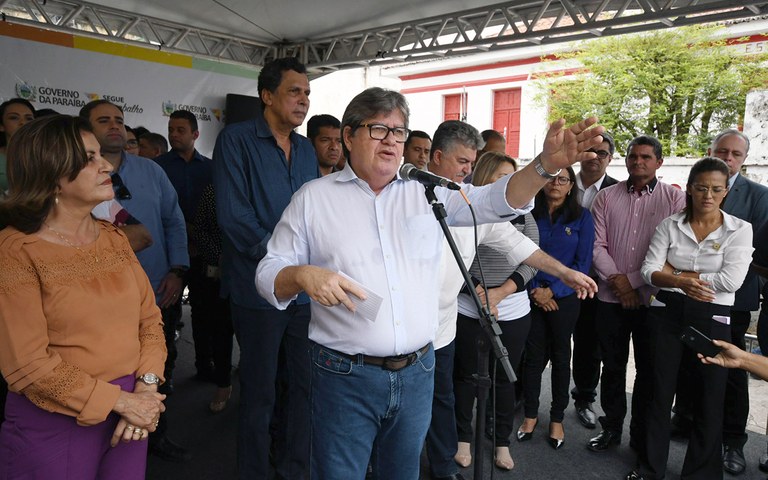 joao entrega de servicos na casa da cidadania em mamanguape foto jose marques (18).JPG