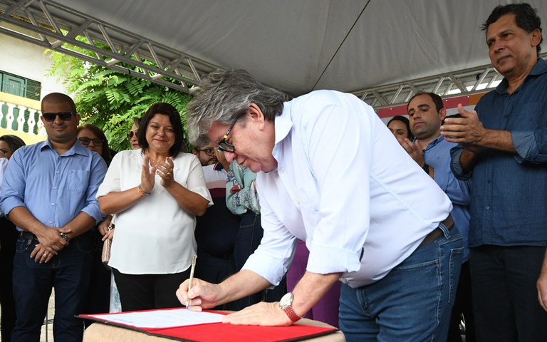 joao entrega de servicos na casa da cidadania em mamanguape foto jose marques (7).JPG