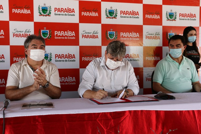 sousa-assina-os-coletiva-francisco franca8.JPG