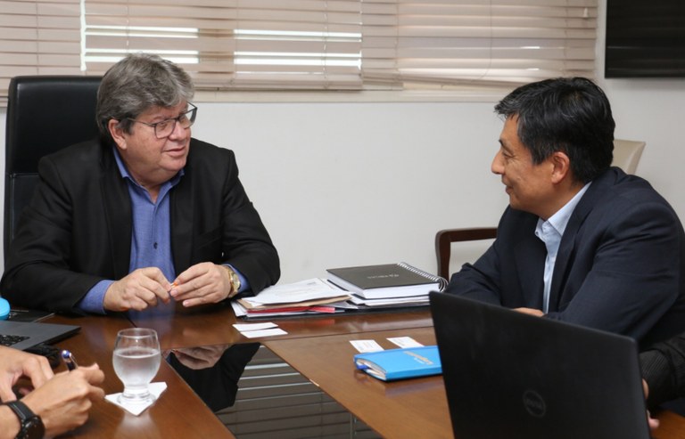 joao reuniao com representantes do magazine luiza foto francisco franca (5).jpg