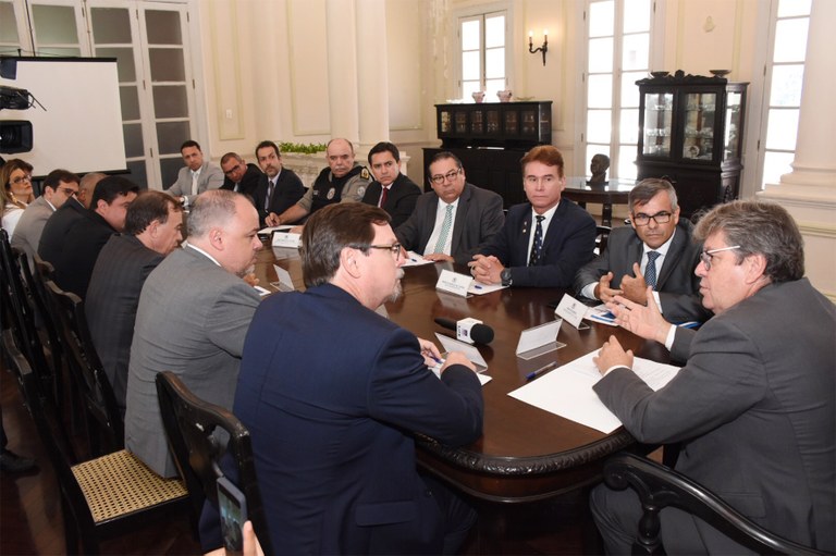 governador joao reune TJ da paraiba e representantes da CNJ_foto andre lucio 2