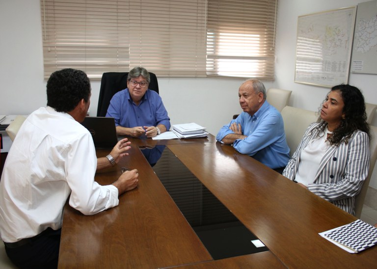23_01_19 Reunião com os patrocinadores da escola cidadã integral (1).JPG