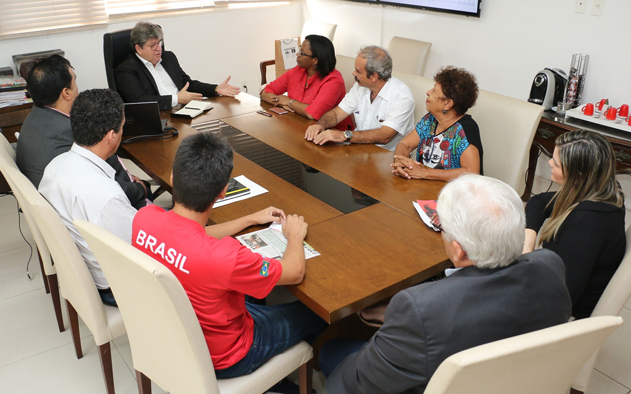 joao recebe Consul de Cuba Milena Caridad foto francisco franca (6).jpg