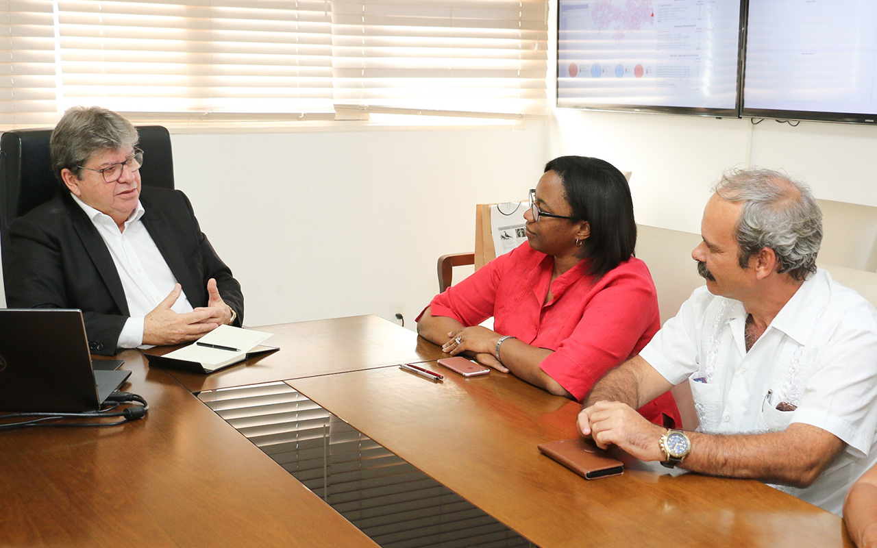joao recebe Consul de Cuba Milena Caridad foto francisco franca (7).jpg