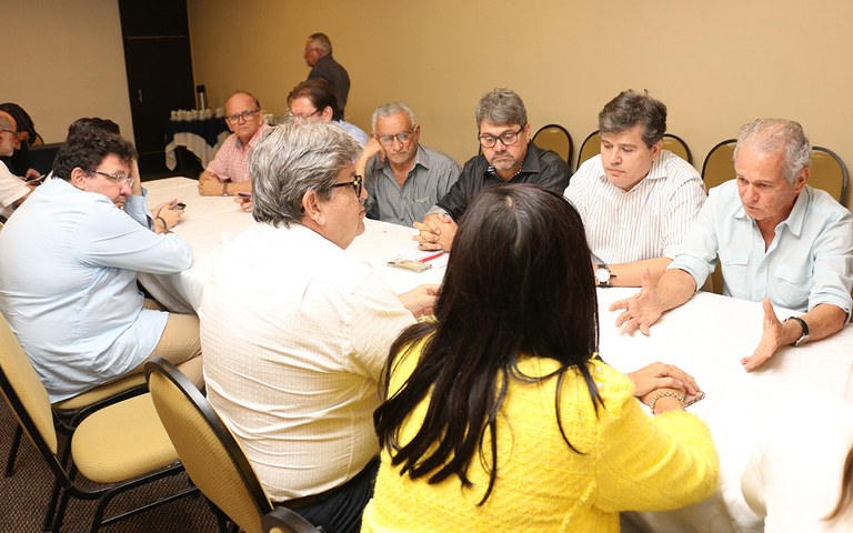 joao reuniao com empresarios em CG foto francisco franca (3).JPG