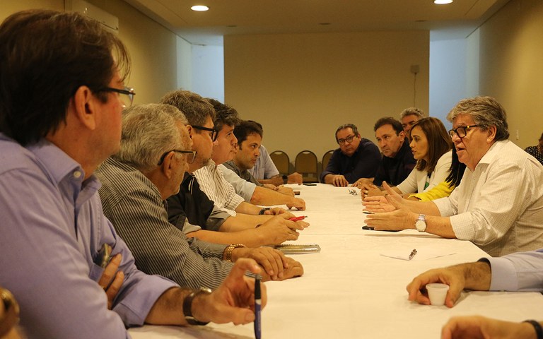 joao reuniao com empresarios em CG foto francisco franca (8).JPG