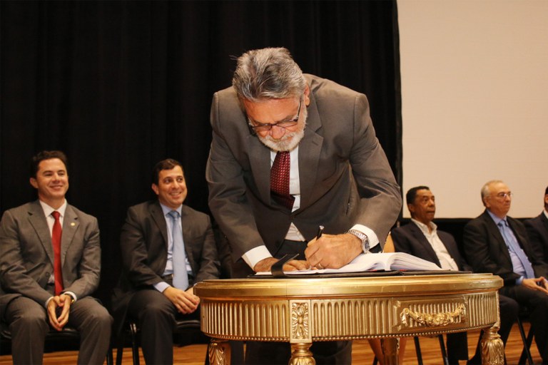 governador joao azevedo dar posse aos secretarios_foto francisco franca (30).JPG