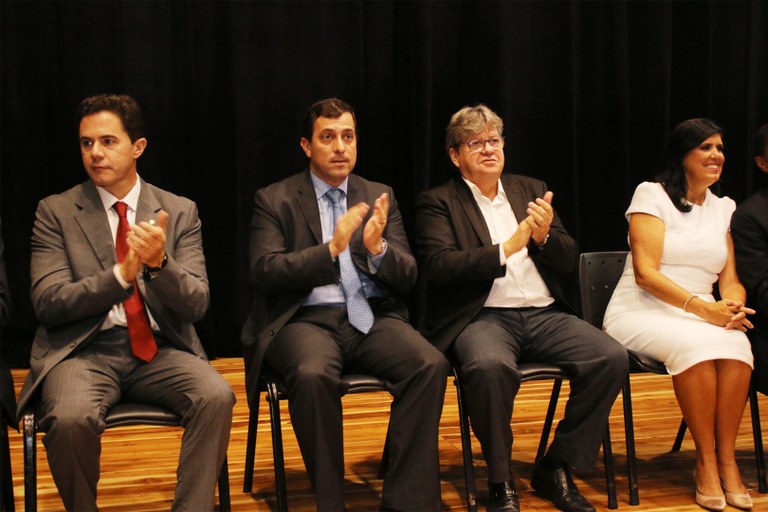 governador joao azevedo dar posse aos secretarios_foto francisco franca (38).JPG