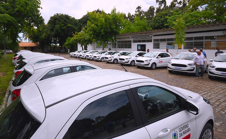 joao azevedo faz entrega de frota de carro_foto jose marques (3).jpg