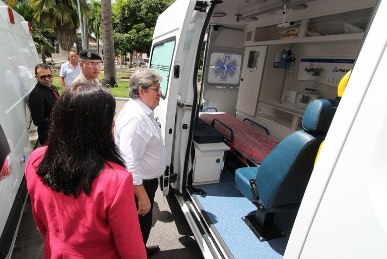 02_08_19 Entrega de ambulâncias foto francisco frança (1).jpg