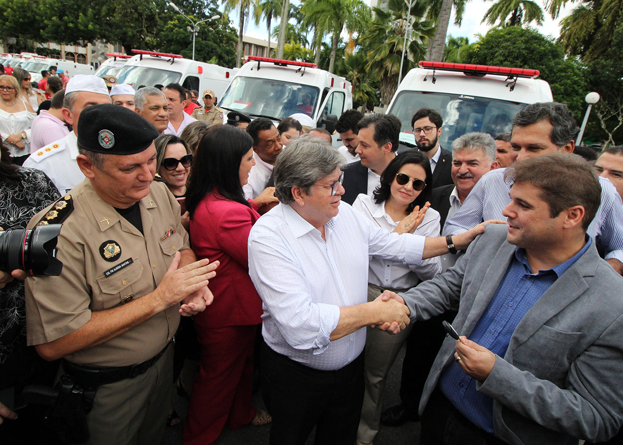 02_08_19 Entrega de ambulâncias foto francisco frança (5).jpg