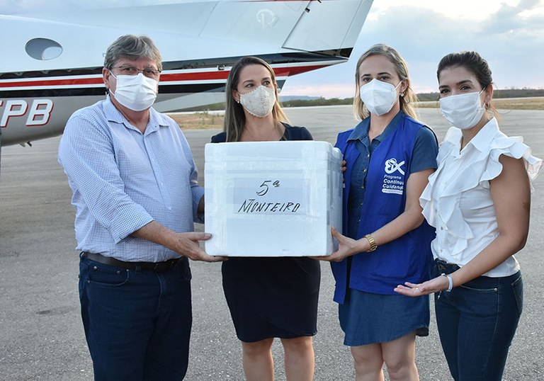 25.11.2021 Governador entrega vacinas em Monteiro (1).JPG
