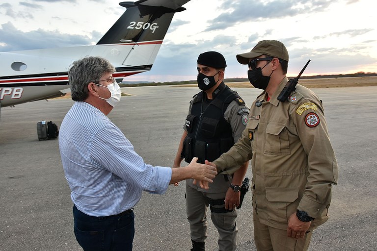 25.11.2021 Governador entrega vacinas em Monteiro (9).JPG