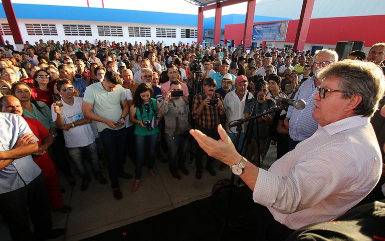 joao azevedo entrega obras em queimadas_foto francisco franca (1).JPG