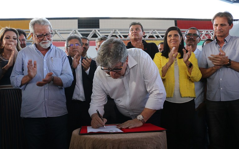 joao azevedo entrega obras em queimadas_foto francisco franca (18).JPG