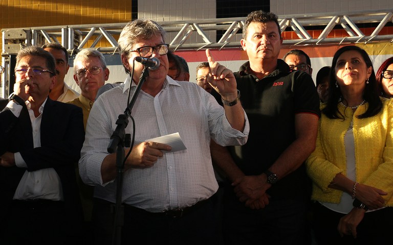 joao azevedo entrega obras em queimadas_foto francisco franca (26).JPG