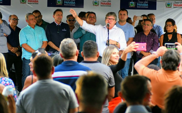 joao entrega escola em sao jose de espinharas foto jose marques (13).JPG