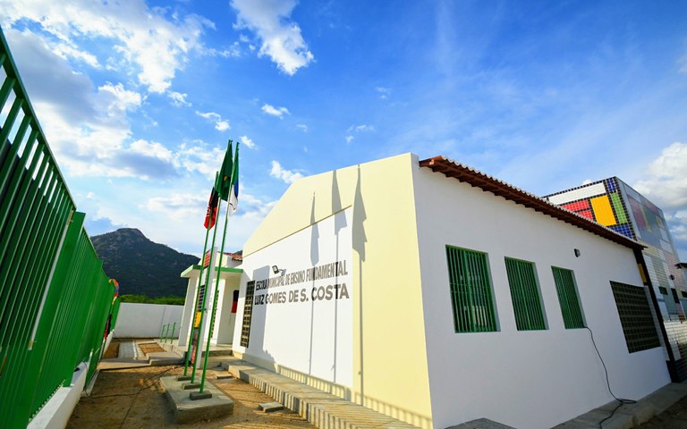 joao entrega escola em sao jose de espinharas foto jose marques (3).JPG