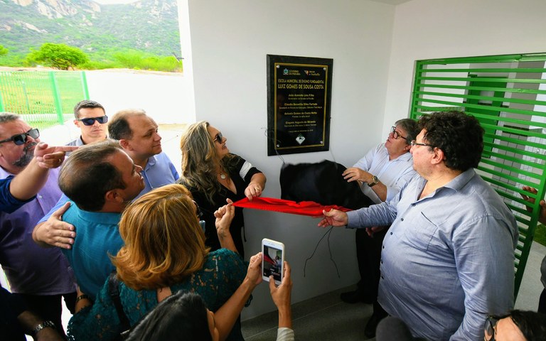 joao entrega escola em sao jose de espinharas foto jose marques (6).JPG